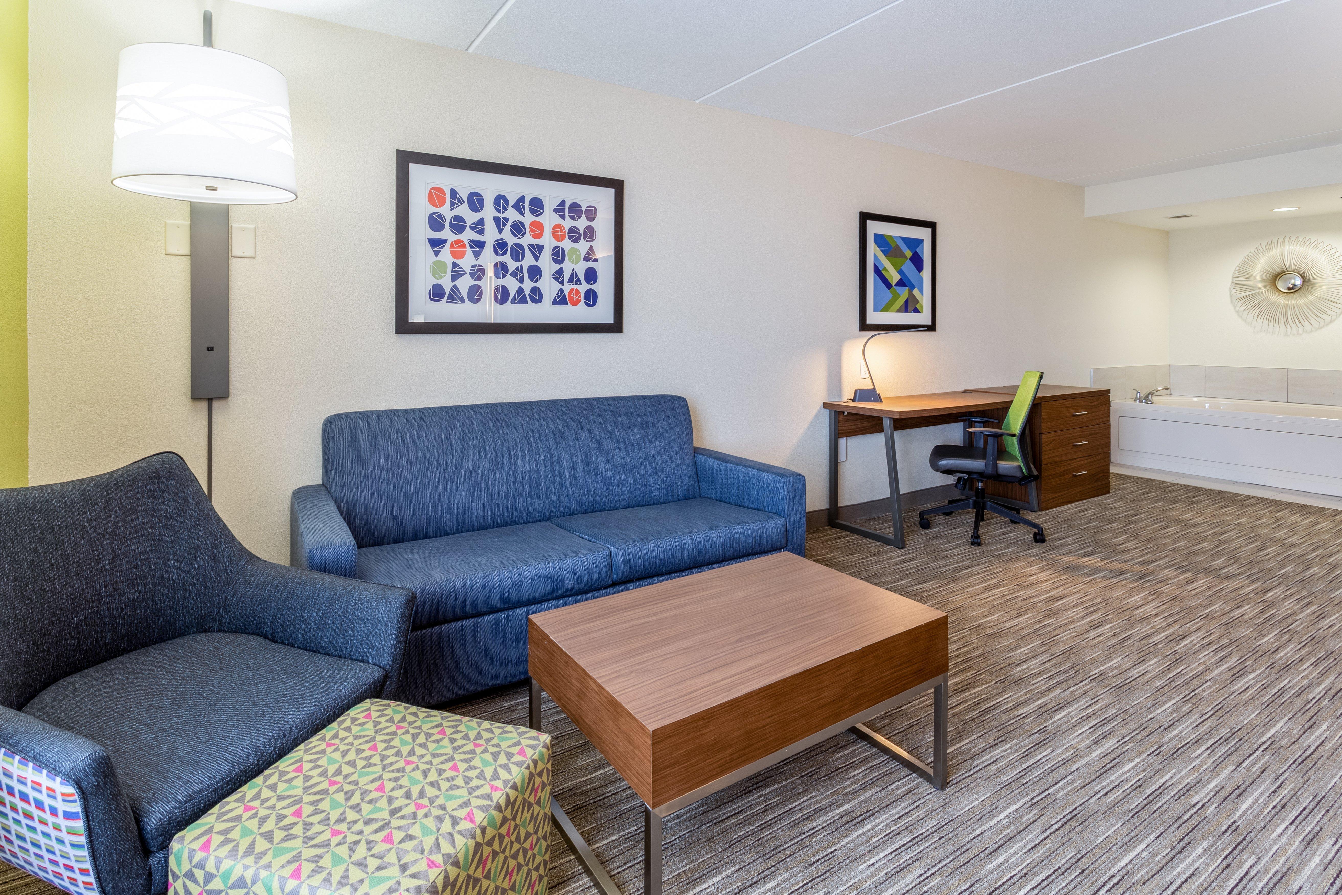 Holiday Inn Express & Suites Cedar Falls Extérieur photo