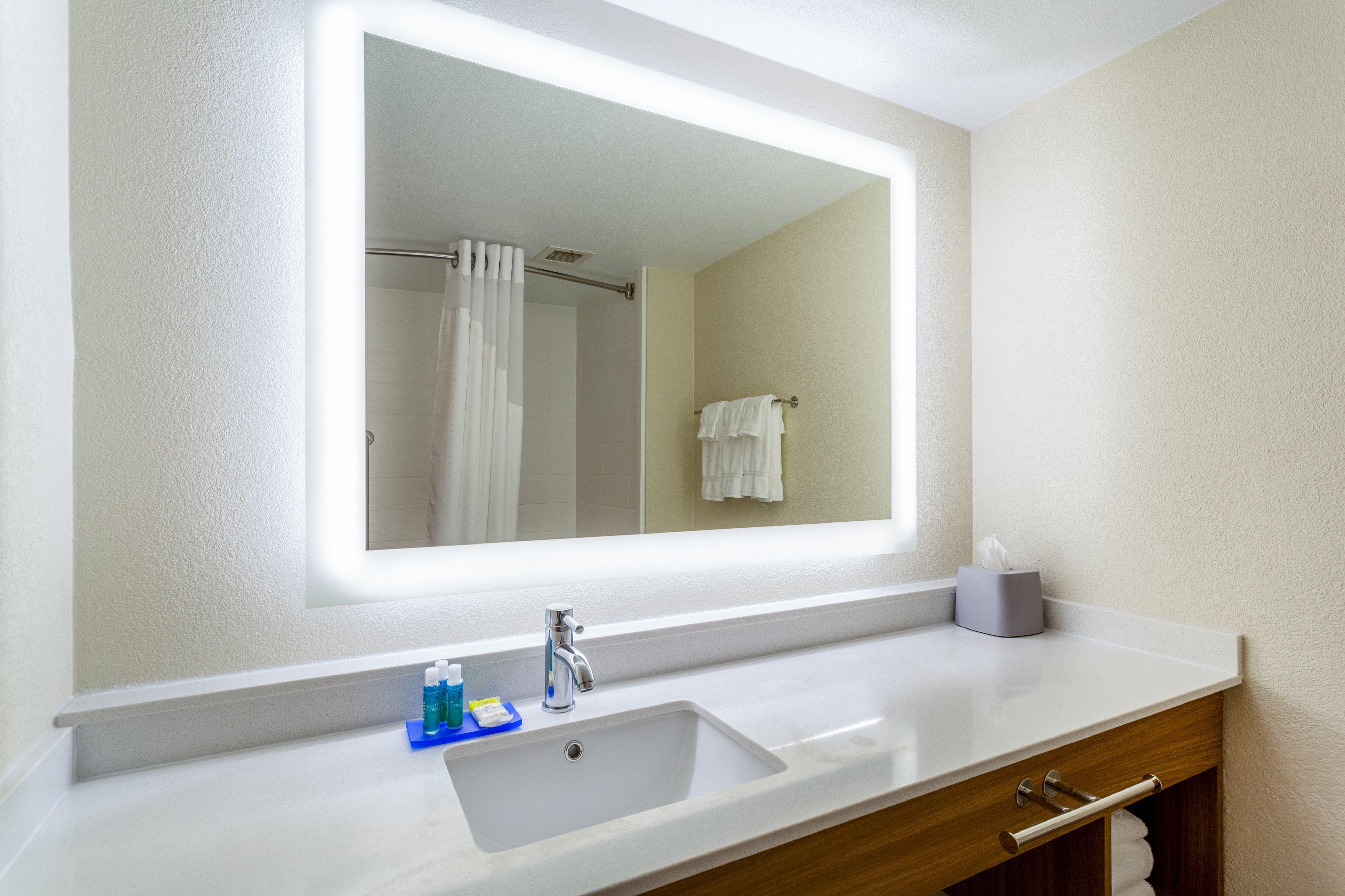 Holiday Inn Express & Suites Cedar Falls Extérieur photo