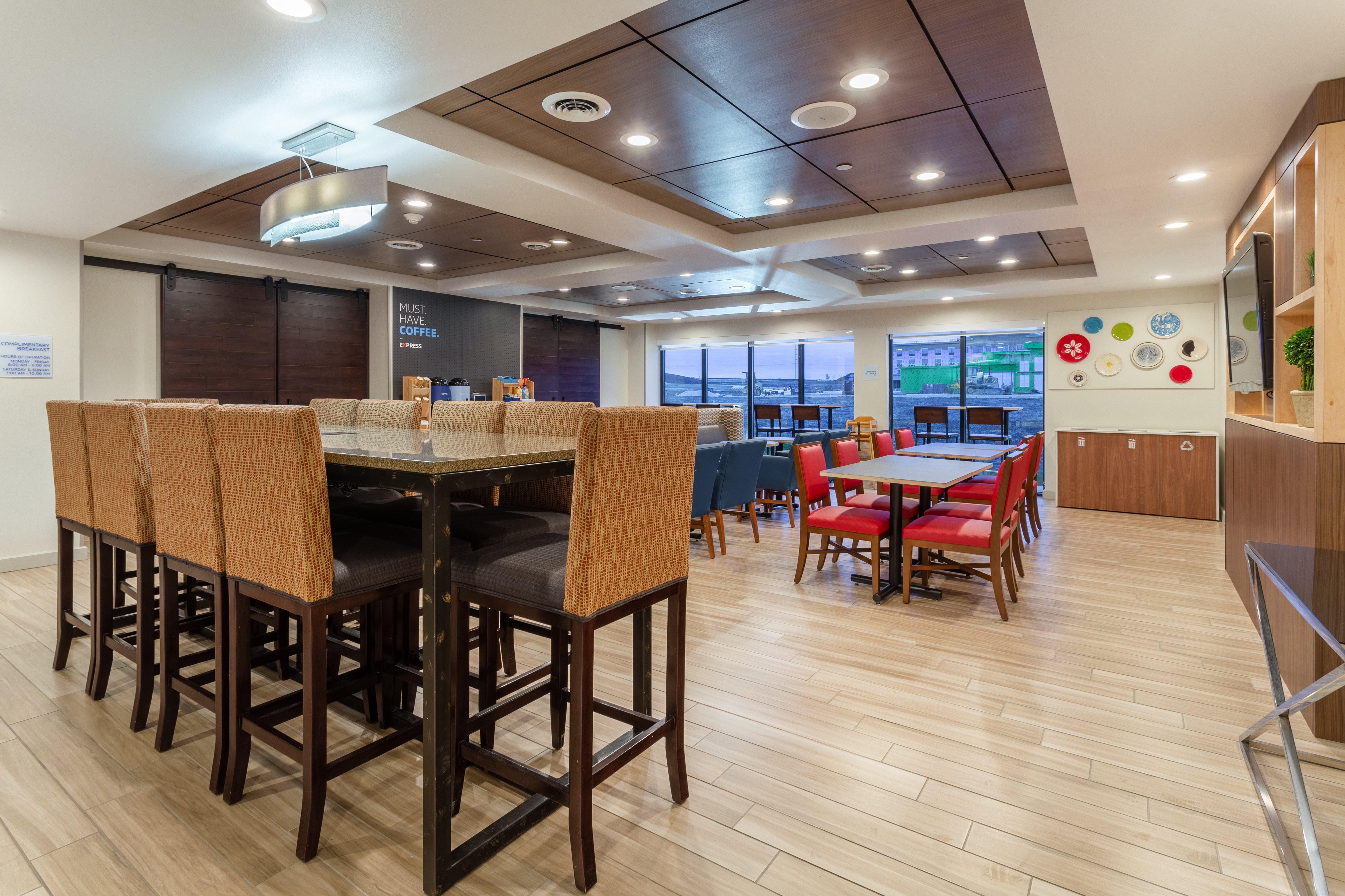 Holiday Inn Express & Suites Cedar Falls Extérieur photo