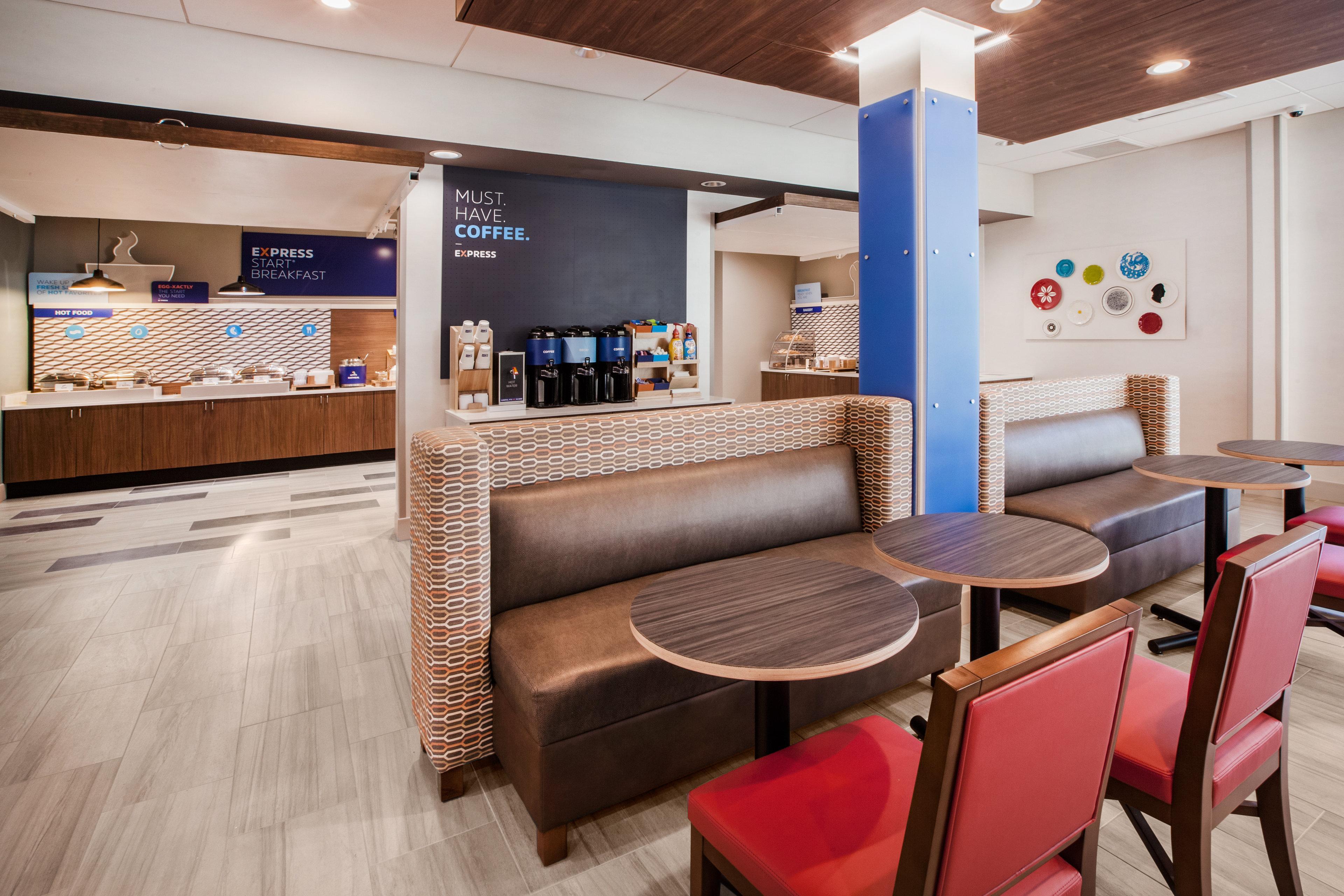 Holiday Inn Express & Suites Cedar Falls Extérieur photo