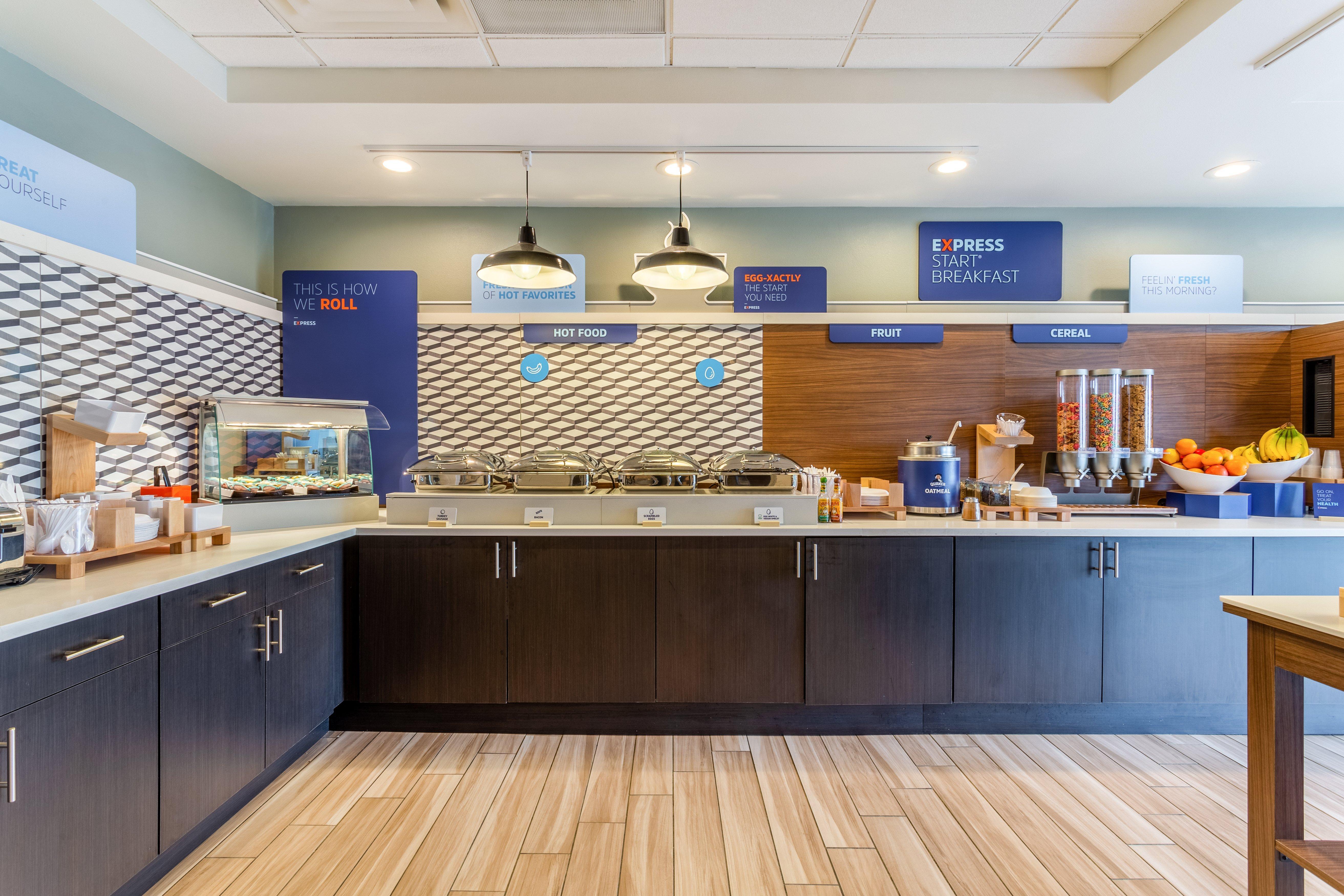 Holiday Inn Express & Suites Cedar Falls Extérieur photo