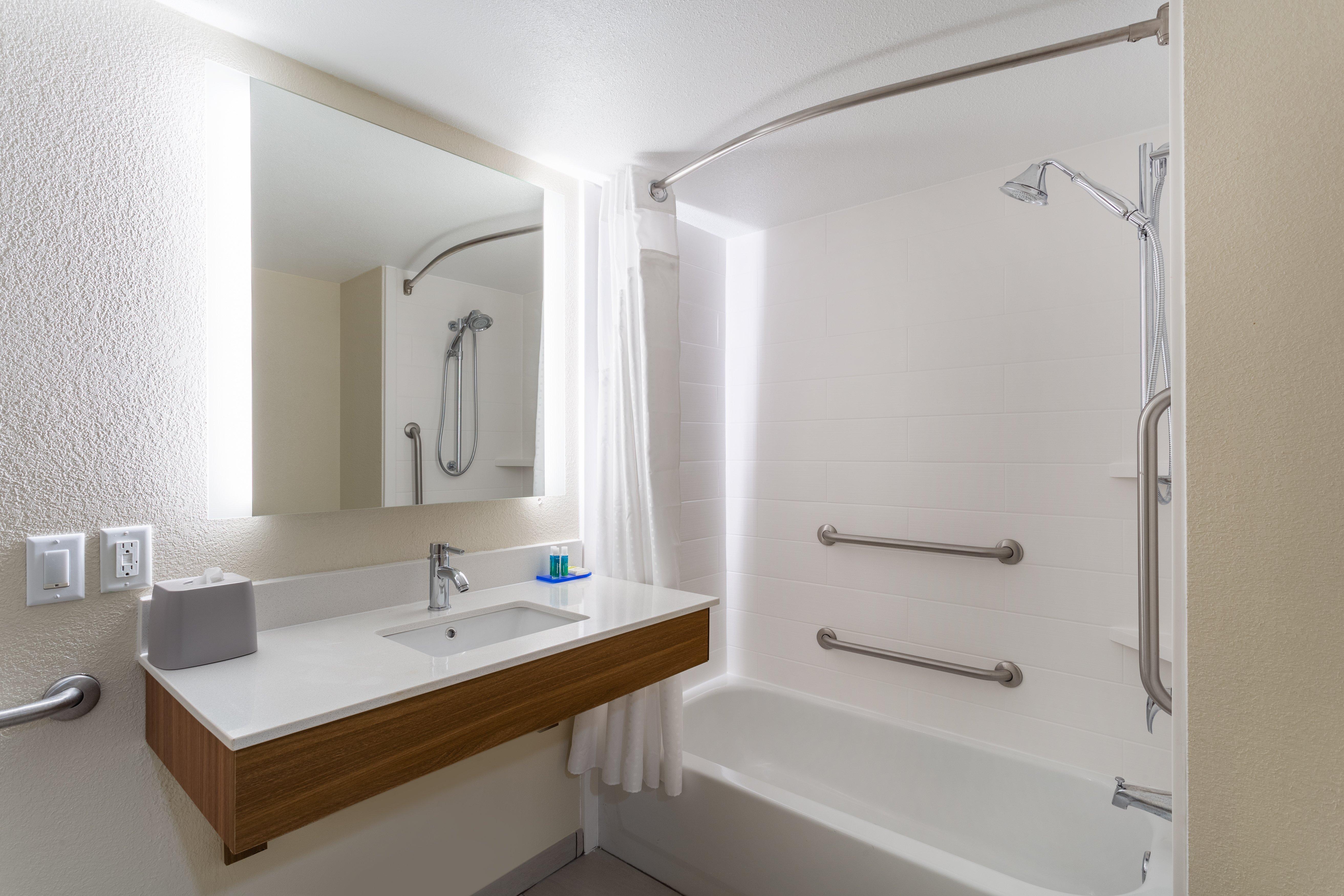 Holiday Inn Express & Suites Cedar Falls Extérieur photo