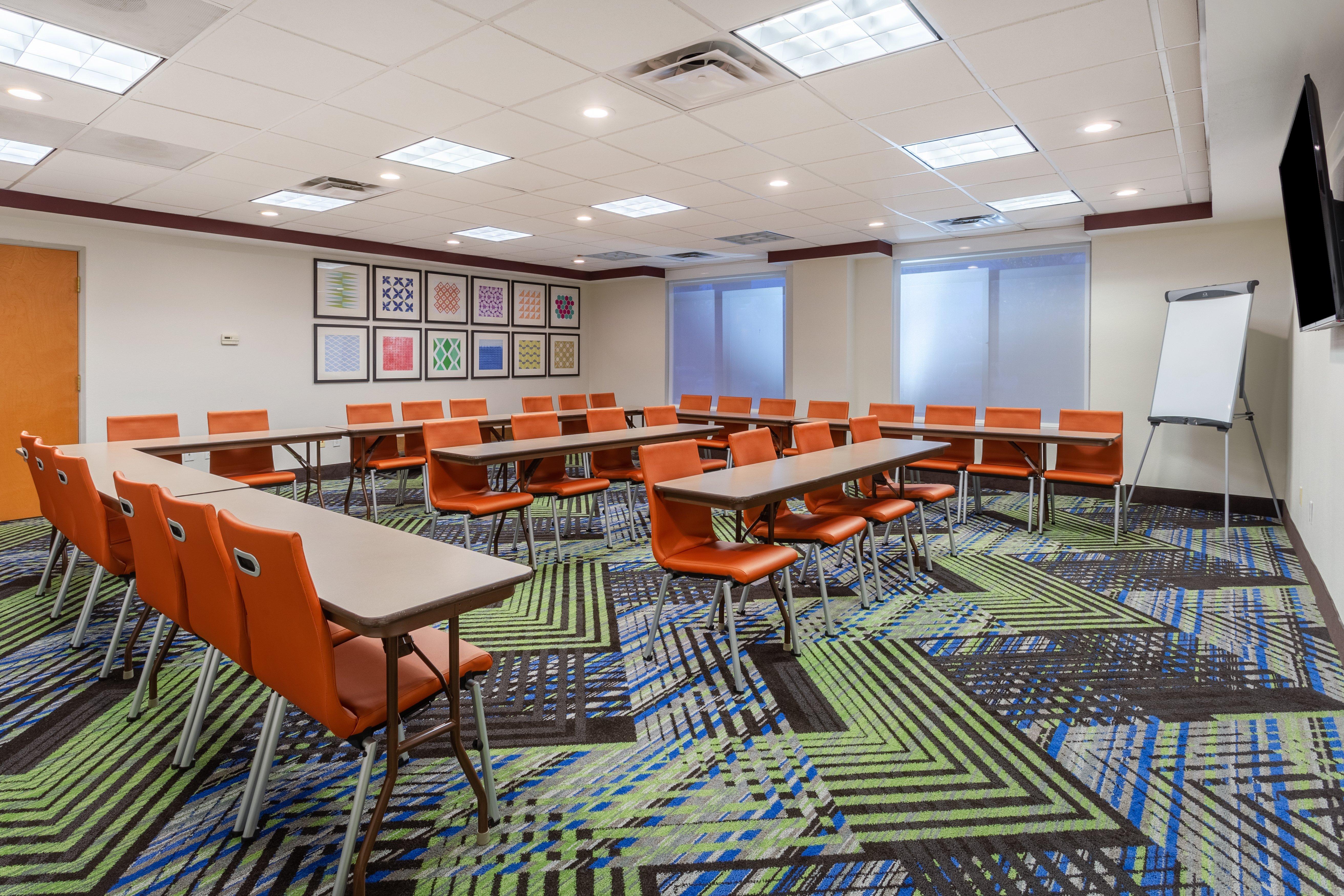 Holiday Inn Express & Suites Cedar Falls Extérieur photo