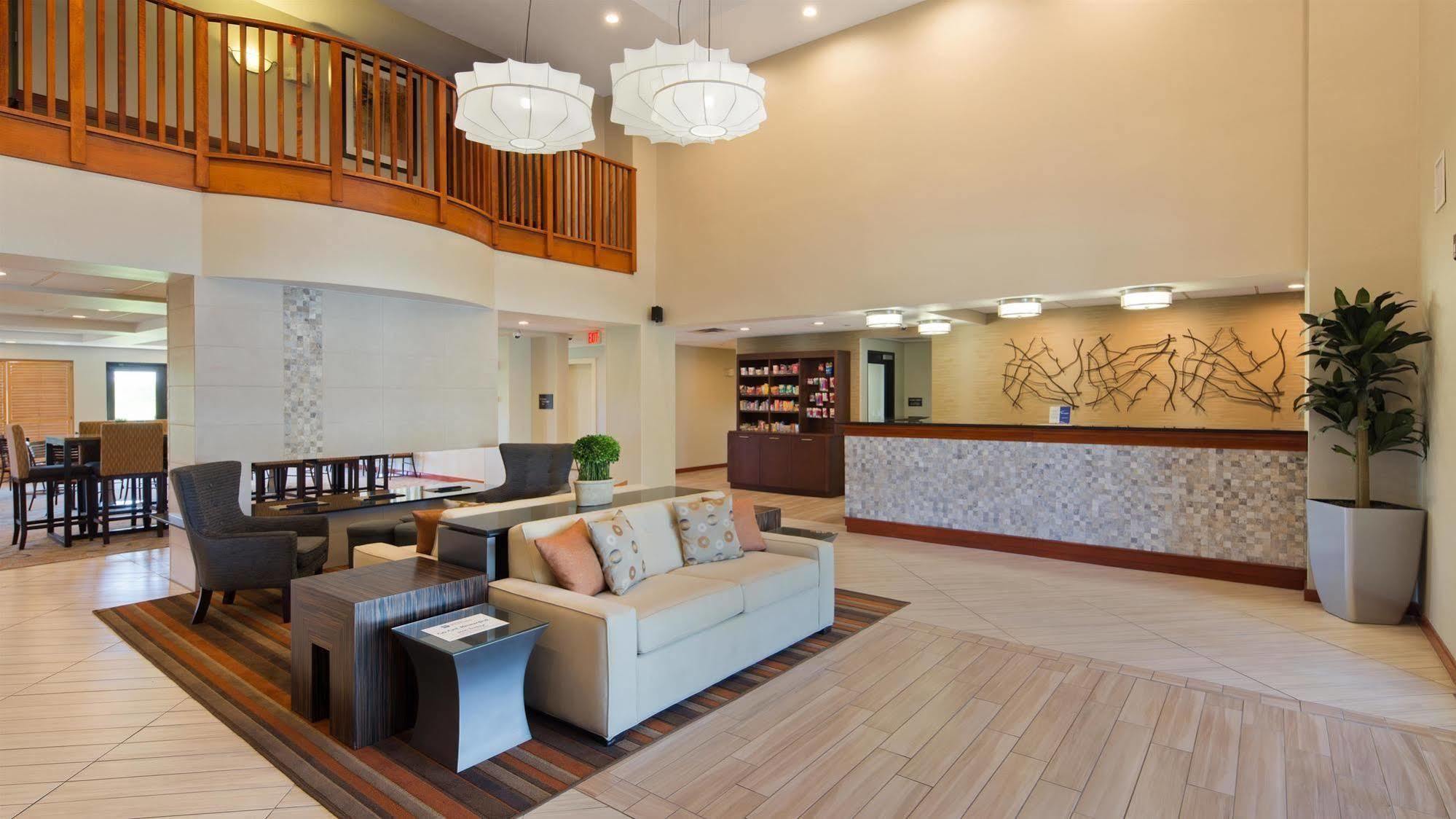 Holiday Inn Express & Suites Cedar Falls Extérieur photo