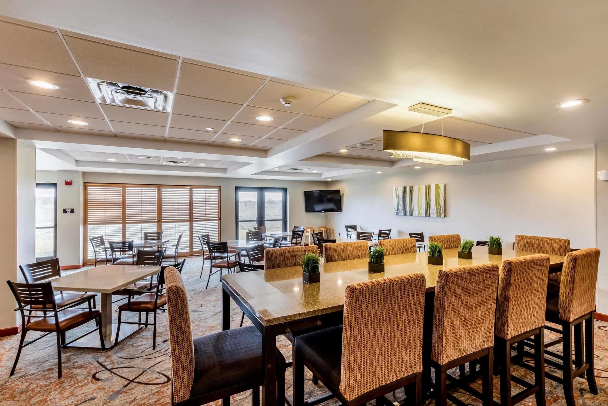 Holiday Inn Express & Suites Cedar Falls Extérieur photo